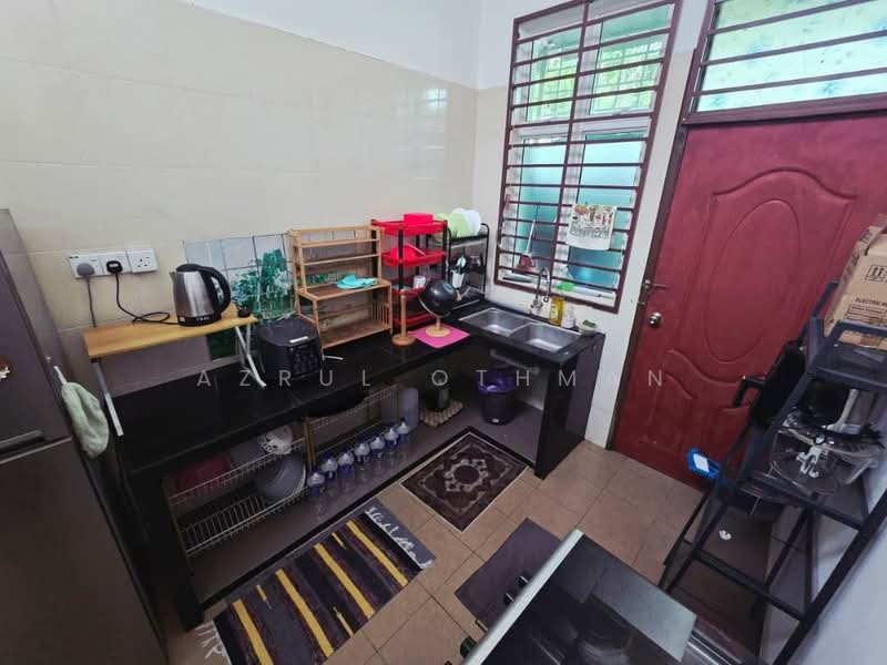 1-storey Terraced House for Sale in Taman Desa Kiara (Sikamat) - Azrul Othman - Kitchen - PropertyGuru.com.my