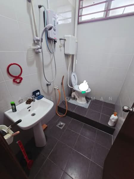 1-storey Terraced House for Sale in Taman Desa Kiara (Sikamat) - Azrul Othman - Bathroom - PropertyGuru.com.my