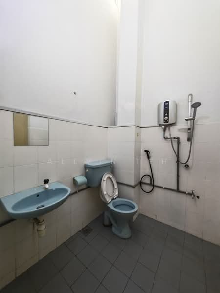 Rumah Teres 2 Tingkat untuk Disewa di Subang Jaya (Selangor) - Allvin Teh - Bathroom - PropertyGuru.com.my