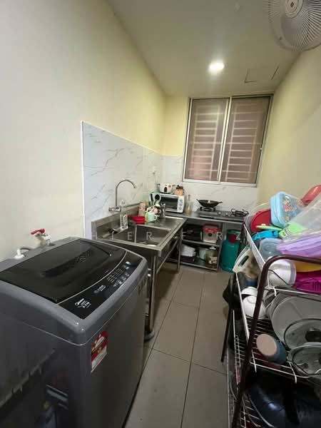 Servis Apartment untuk Dijual di Platinum Lake PV 21 - Zahier Firza - Kitchen - PropertyGuru.com.my
