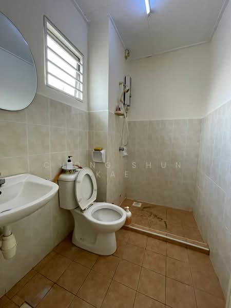 Rumah Teres 2 Tingkat untuk Disewa di Taman Tasik Puchong (Puchong) - Chong Shun Kae - Bathroom - PropertyGuru.com.my