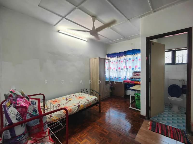 2-storey Terraced House for Sale in SS 25, Taman Mayang (Petaling Jaya) - Richard Liew - Bedroom - PropertyGuru.com.my