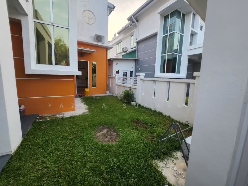 Rumah Berkembar untuk Dijual di Seksyen 17 (Shah Alam) - Yazila Sulaimi - Exterior - PropertyGuru.com.my