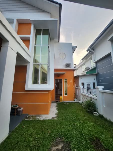 Rumah Berkembar untuk Dijual di Seksyen 17 (Shah Alam) - Yazila Sulaimi - Exterior - PropertyGuru.com.my
