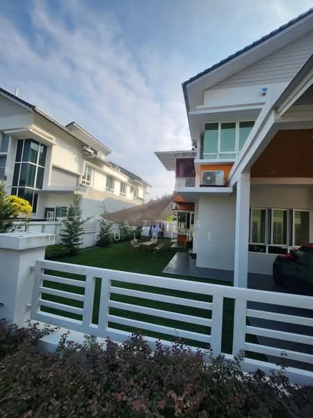 Rumah Berkembar untuk Dijual di Seksyen 17 (Shah Alam) - Yazila Sulaimi - Exterior - PropertyGuru.com.my