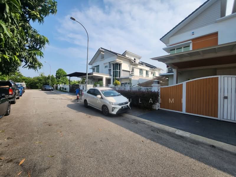 Rumah Berkembar untuk Dijual di Seksyen 17 (Shah Alam) - Yazila Sulaimi - Exterior - PropertyGuru.com.my