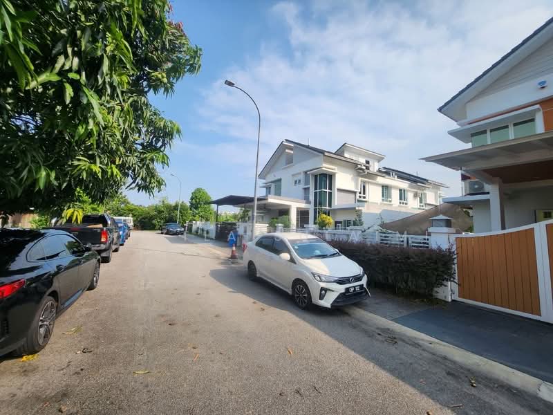 Rumah Berkembar untuk Dijual di Seksyen 17 (Shah Alam) - Yazila Sulaimi - Exterior - PropertyGuru.com.my