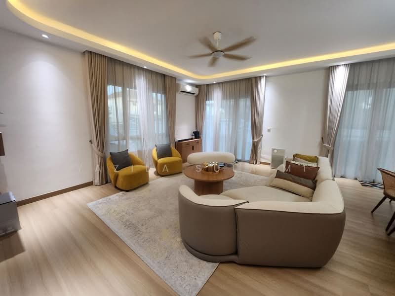Rumah Berkembar untuk Dijual di Seksyen 17 (Shah Alam) - Yazila Sulaimi - Living Room - PropertyGuru.com.my