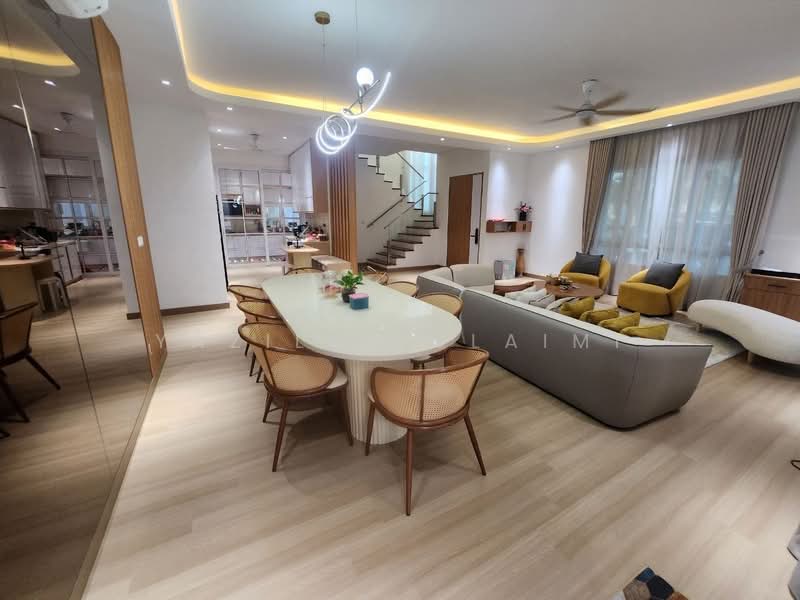Rumah Berkembar untuk Dijual di Seksyen 17 (Shah Alam) - Yazila Sulaimi - Living Room - PropertyGuru.com.my