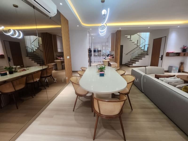 Rumah Berkembar untuk Dijual di Seksyen 17 (Shah Alam) - Yazila Sulaimi - Dining Room - PropertyGuru.com.my