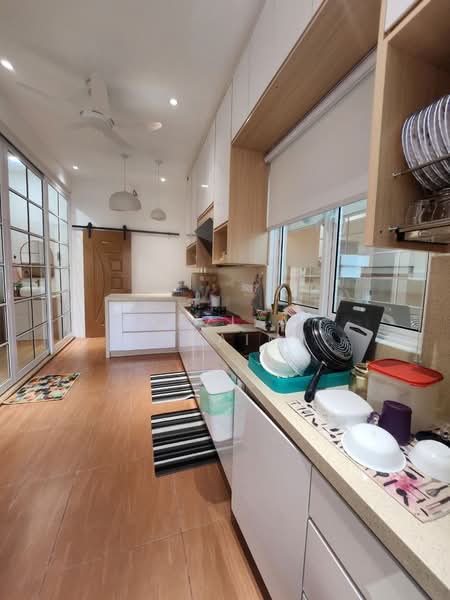 Rumah Berkembar untuk Dijual di Seksyen 17 (Shah Alam) - Yazila Sulaimi - Kitchen - PropertyGuru.com.my