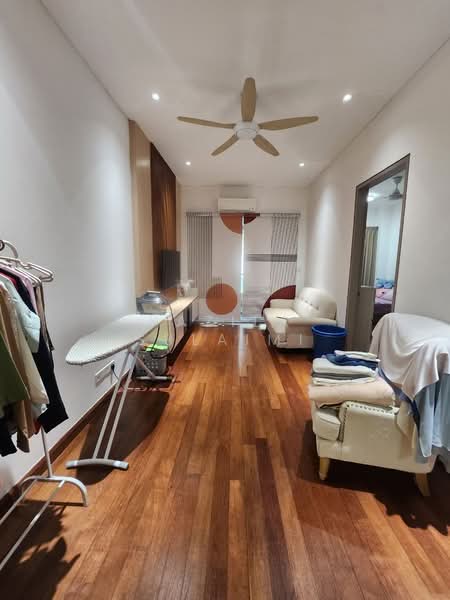 Rumah Berkembar untuk Dijual di Seksyen 17 (Shah Alam) - Yazila Sulaimi - Living Room - PropertyGuru.com.my