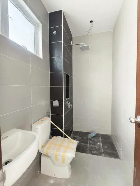 Semi-Detached House for Sale in Taman Seri Austin (Tebrau) - Fong Lik - Bathroom - PropertyGuru.com.my