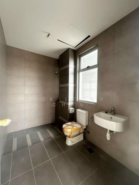 Rumah Teres 2 Tingkat untuk Dijual di Kota Kemuning (Shah Alam) - Kok Leong Chan - Master Bedroom attached Bathroom - PropertyGuru.com.my