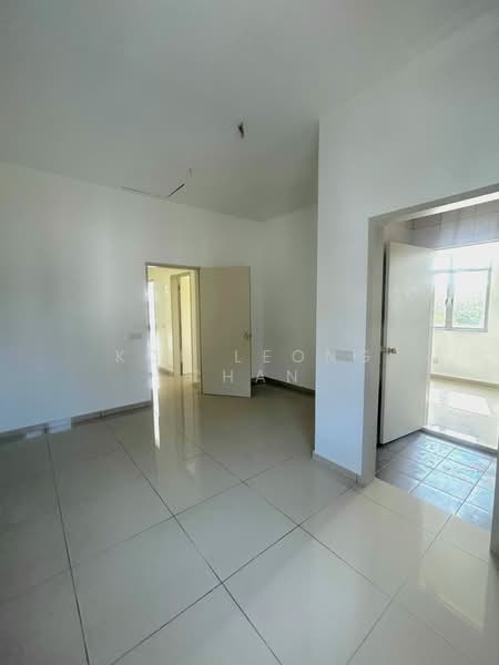 Rumah Teres 2 Tingkat untuk Dijual di Kota Kemuning (Shah Alam) - Kok Leong Chan - 1'st Medium Room - PropertyGuru.com.my