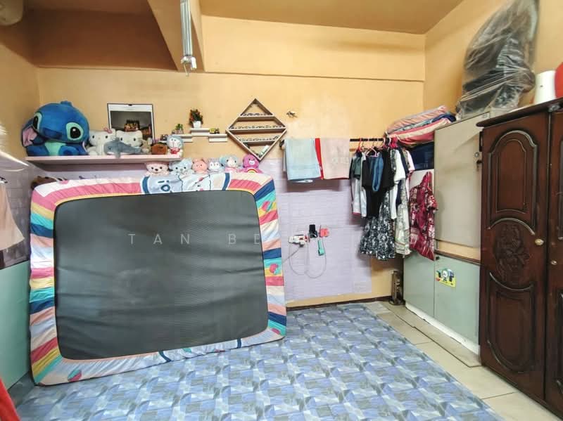 Rumah Flat untuk Dijual di Taman Perindustrian Puchong Utama - Tan Bee Choo - Bedroom - PropertyGuru.com.my