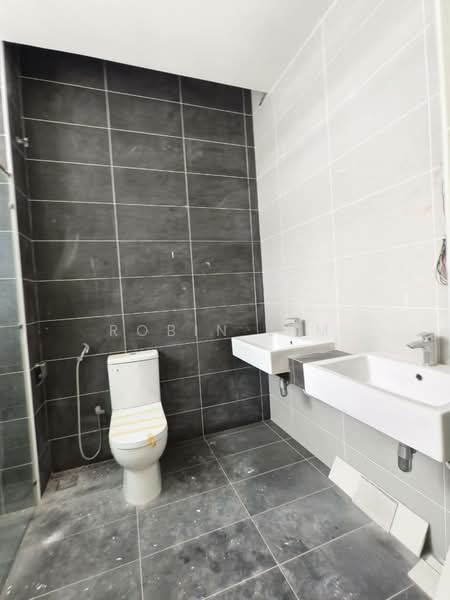 Semi-Detached House for Sale in Taman Seri Austin (Tebrau) - Robin Lim - Bathroom - PropertyGuru.com.my