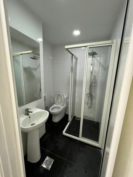 Kondominium untuk Disewa di Menara Hartamas - Chen Kah Seng - Bathroom - PropertyGuru.com.my