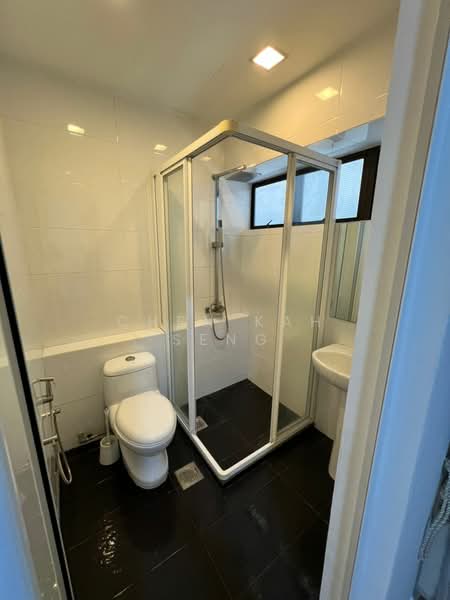 Kondominium untuk Disewa di Menara Hartamas - Chen Kah Seng - Bathroom - PropertyGuru.com.my