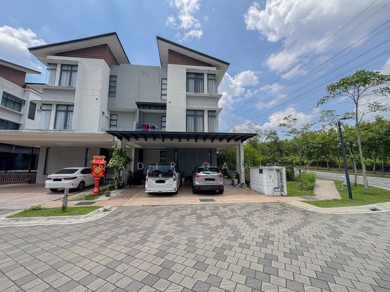 Semi-Detached House for Sale in Taman Equine (Seri Kembangan) - Qadir Qadir - PropertyGuru.com.my