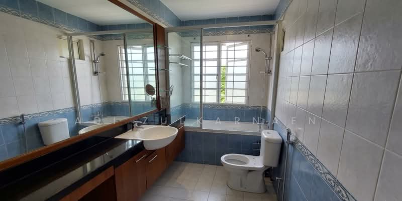 Rumah Teres 2 Tingkat untuk Disewa di SS 21, Damansara Utama (Petaling Jaya) - Adi Zulkarnaen - Bathroom - PropertyGuru.com.my