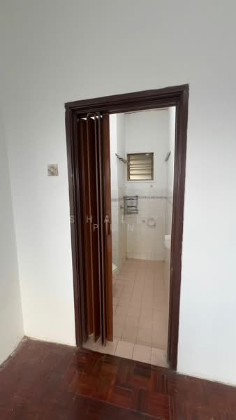 Apartment for Rent at Sri Teratai Apartment - Shally Pun - Bathroom - PropertyGuru.com.my