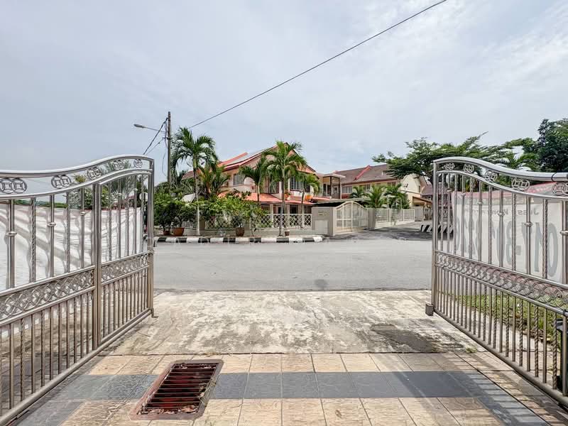 2.5-storey Terraced House for Sale in Taman Equine (Seri Kembangan) - Qadir Qadir - PropertyGuru.com.my