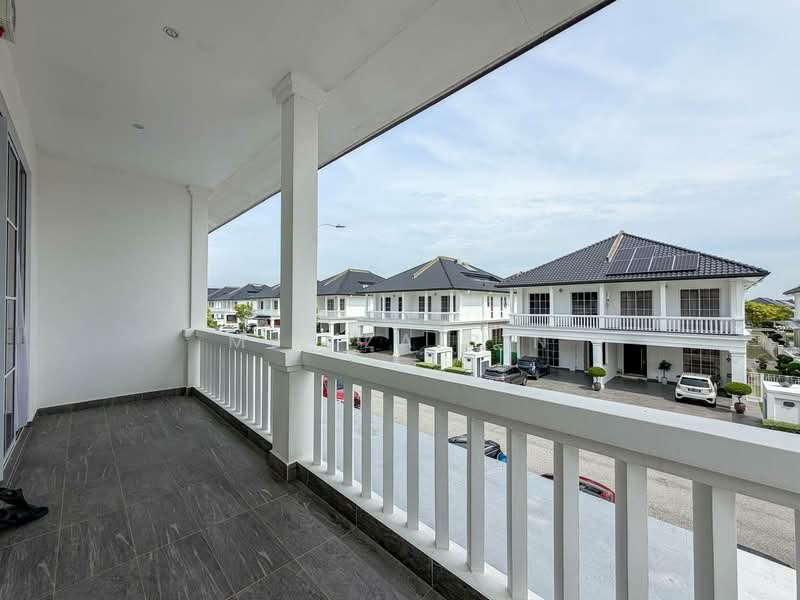 Rumah Berkembar untuk Dijual di Eco Majestic (Semenyih) - M.J Zairin - Balcony - PropertyGuru.com.my