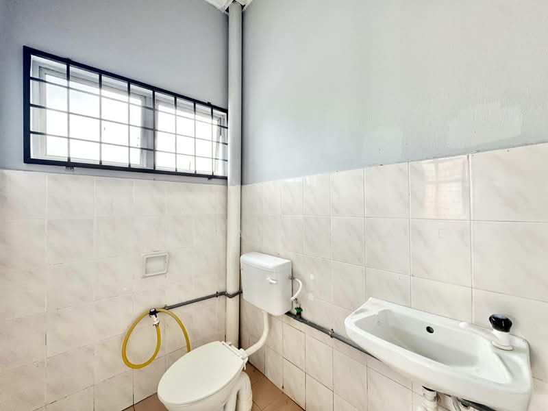 2-storey Terraced House for Sale in Bandar Baru Salak Tinggi (Sepang) - Zulhaikal Asmadee - Bathroom - PropertyGuru.com.my