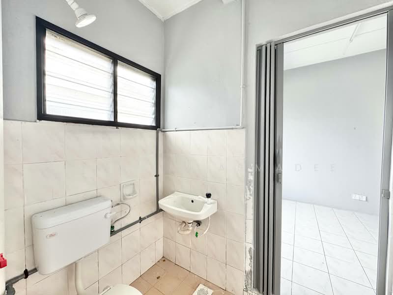 2-storey Terraced House for Sale in Bandar Baru Salak Tinggi (Sepang) - Zulhaikal Asmadee - Bathroom - PropertyGuru.com.my