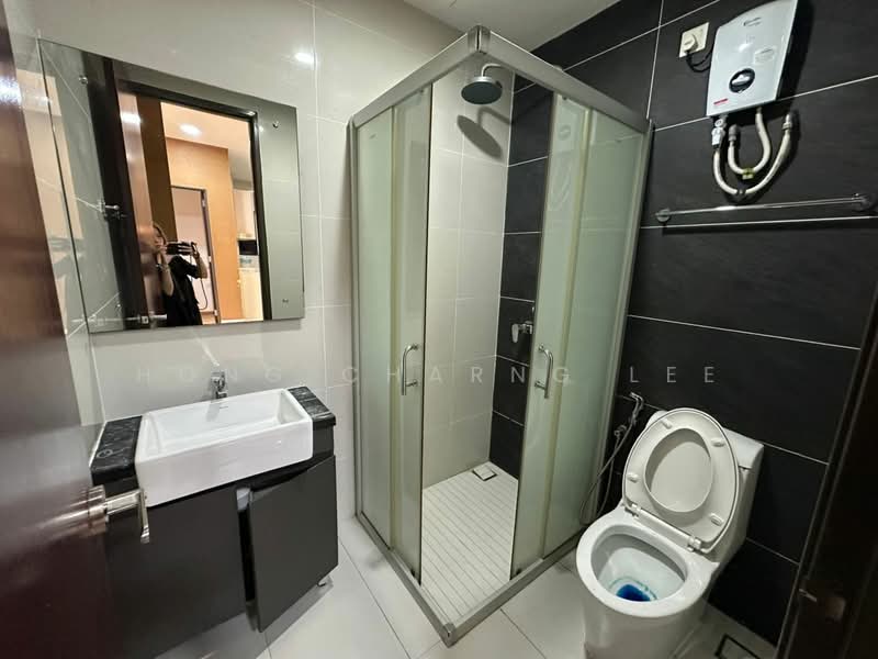 Condominium for Rent at Kings Bay @ Country Garden Danga Bay - Hong Charng Lee - Bathroom - PropertyGuru.com.my