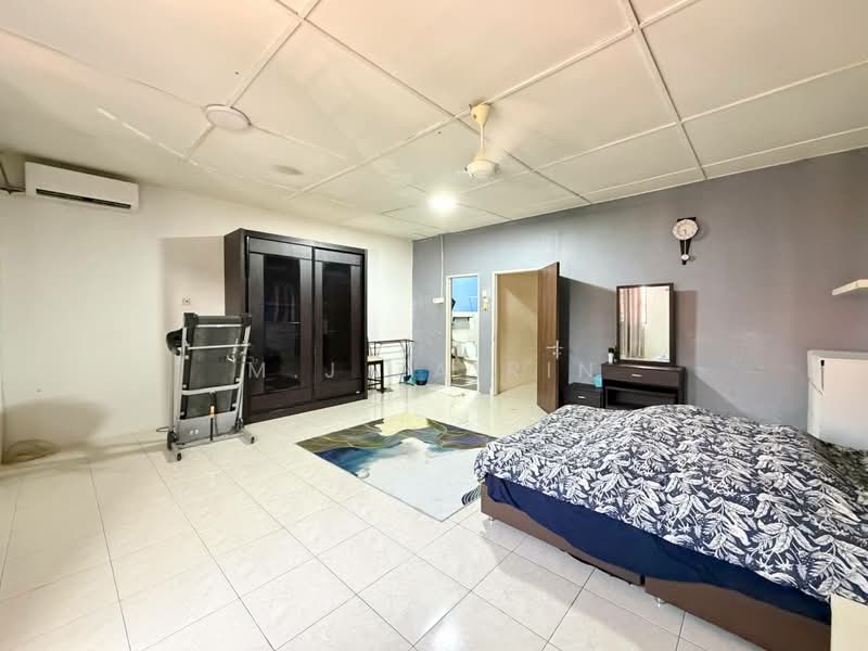 2-storey Terraced House for Sale in Bandar Nusaputra (Puchong) - M.J Zairin - Bedroom - PropertyGuru.com.my