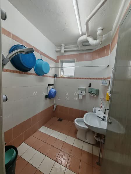 Rumah Flat untuk Dijual di Pangsapuri Intan - Vera Tung - Bathroom - PropertyGuru.com.my