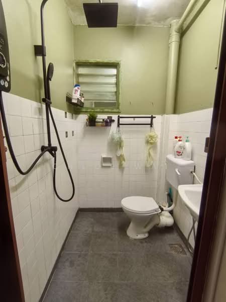 Pangsapuri untuk Dijual di Grandeur Tower - Chloe Wai - Bathroom - PropertyGuru.com.my