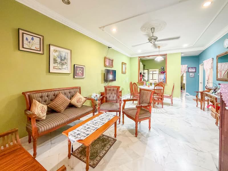 Townhouse for Sale in Kajang (Selangor) - M.J Zairin - Living Room - PropertyGuru.com.my