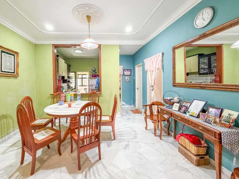 Townhouse for Sale in Kajang (Selangor) - M.J Zairin - Dining Room - PropertyGuru.com.my