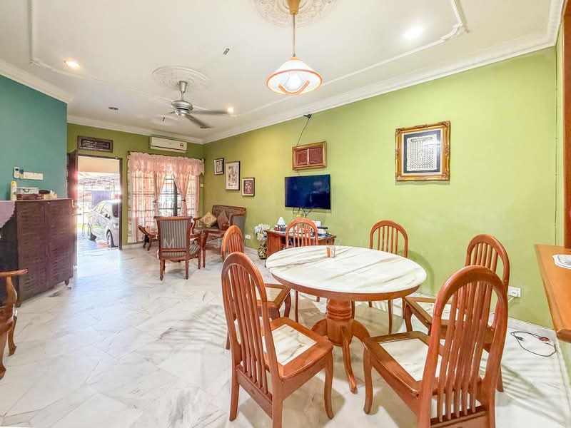Townhouse for Sale in Kajang (Selangor) - M.J Zairin - Living Room - PropertyGuru.com.my