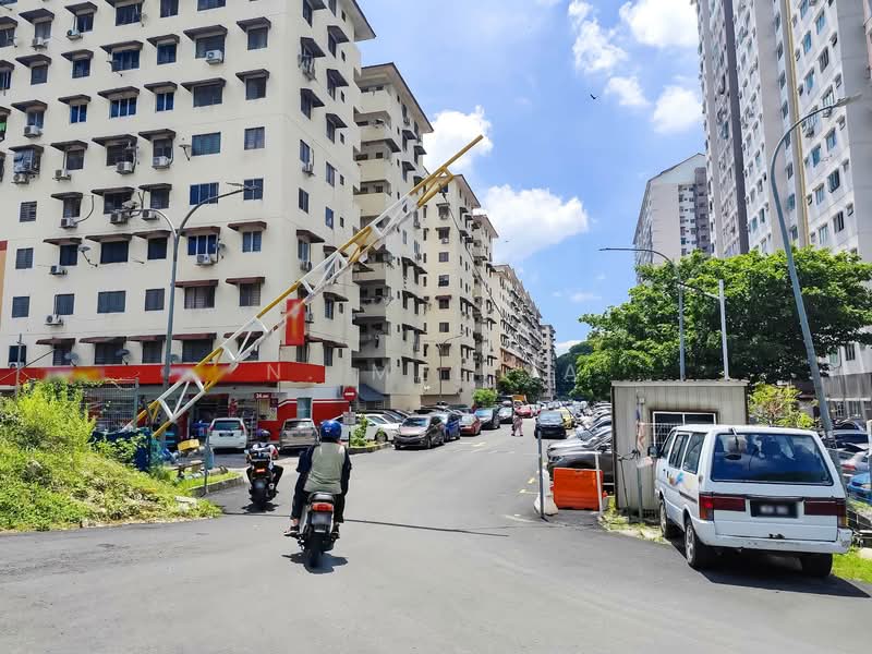 Pangsapuri untuk Dijual di Aman Putra Apartment - N. Melisa - Exterior - PropertyGuru.com.my