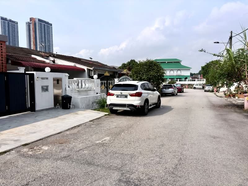 1-storey Terraced House for Sale in Kelana Jaya (Petaling Jaya) - Ahmad Fadlee - PropertyGuru.com.my