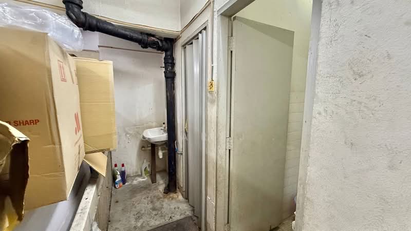 Kedai untuk Dijual di Taman Nirwana (Ampang) - Loharaj . - Bathroom - PropertyGuru.com.my