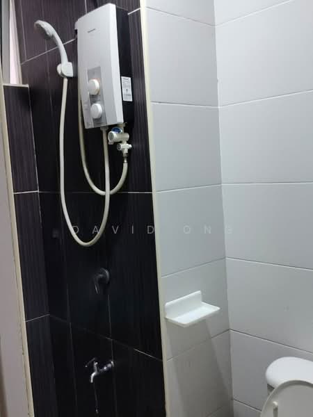 Servis Apartment untuk Dijual di Larkin Heights - David Ong - Bathroom - PropertyGuru.com.my