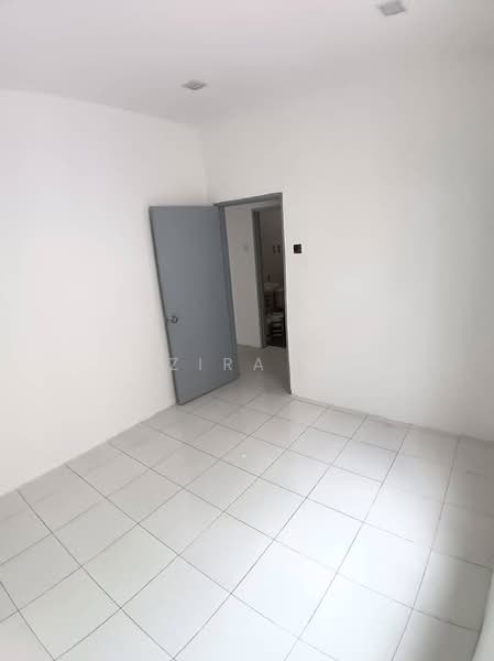 1-storey Terraced House for Sale in Taman Putri Kulai (Kulai) - Zira . - PropertyGuru.com.my