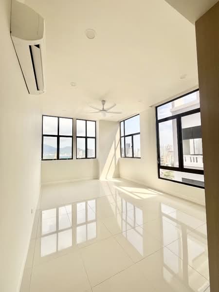 Kondominium untuk Dijual di Logan Residency (Logan Mansion) - Shirley Ong - Living Room - PropertyGuru.com.my