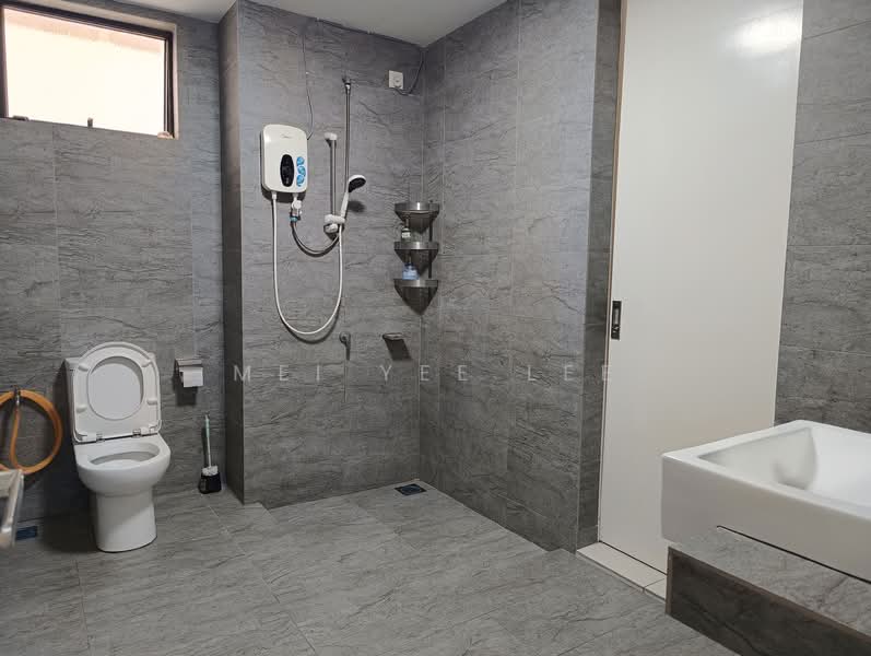 Servis Apartment untuk Dijual di Woodsbury Suites - Mei Yee Lee - Bathroom - PropertyGuru.com.my