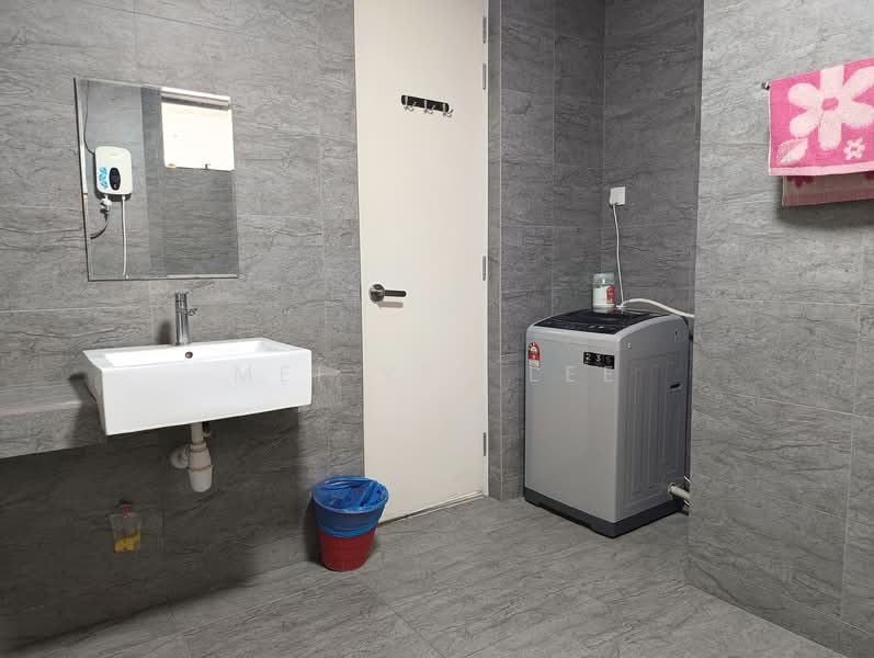 Servis Apartment untuk Dijual di Woodsbury Suites - Mei Yee Lee - Bathroom - PropertyGuru.com.my