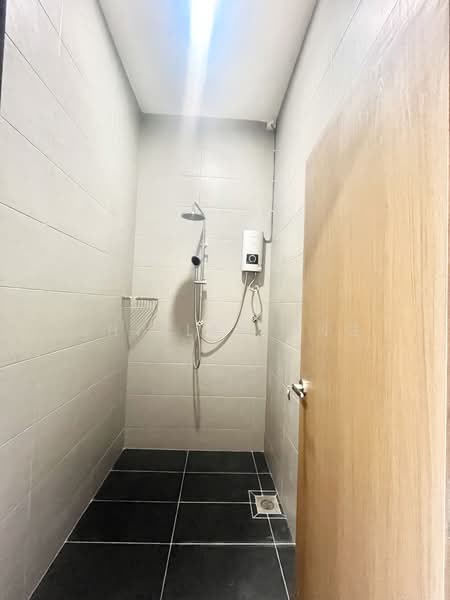 Kondominium untuk Dijual di Logan Residency (Logan Mansion) - Shirley Ong - Bathroom - PropertyGuru.com.my