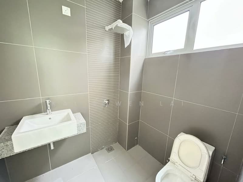 2-storey Terraced House for Sale in Bandar Putra Permai (Seri Kembangan) - Kai Shwen Lai - Bathroom - PropertyGuru.com.my