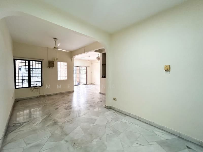 2-storey Terraced House for Sale in Usj 2 (Subang Jaya) - Ammeer Nadzrai - Living Room - PropertyGuru.com.my