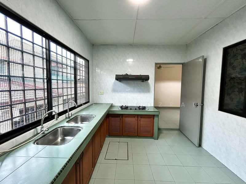 2-storey Terraced House for Sale in Usj 2 (Subang Jaya) - Ammeer Nadzrai - Kitchen - PropertyGuru.com.my