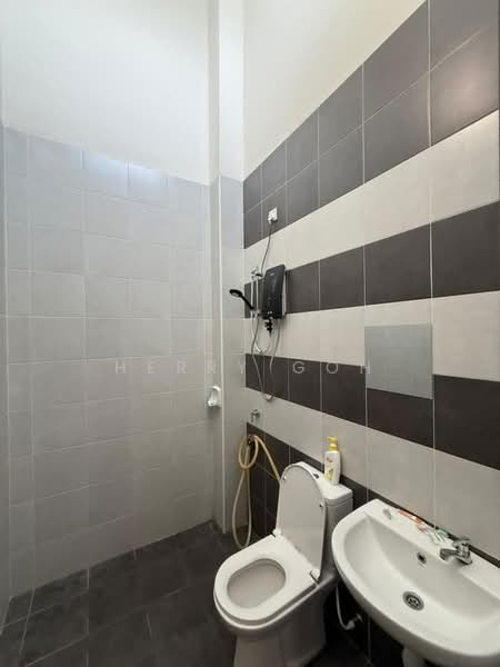 1-storey Terraced House for Sale in Bandar Pulai Jaya (Kulai) - Herry Goh - Bathroom - PropertyGuru.com.my